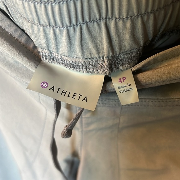 ATHLETA grey jogger pant!  EUC! Size 4P. - Picture 4 of 7